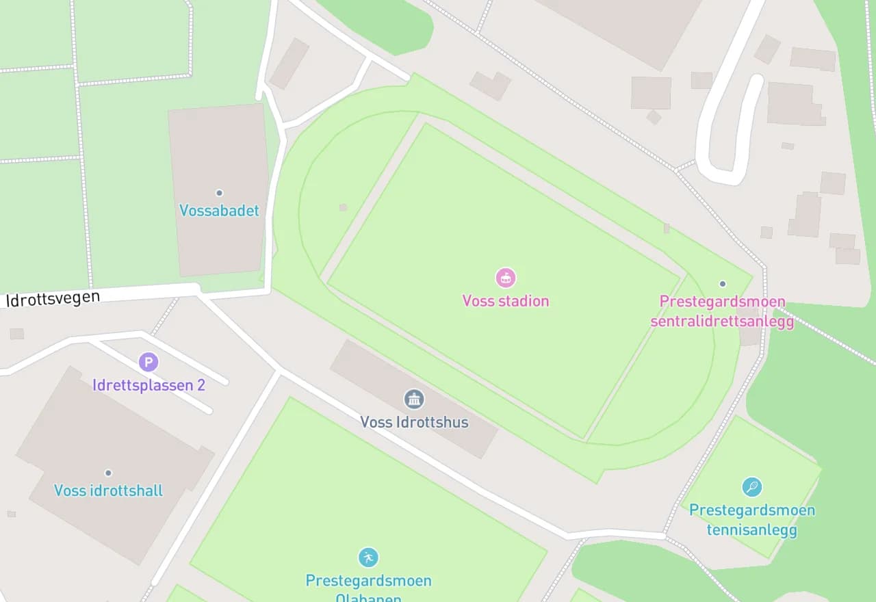 Kart over idrettsanlegget på Prestegardsmoen, der ein inngang er flytta frå vestsida til nordsida.